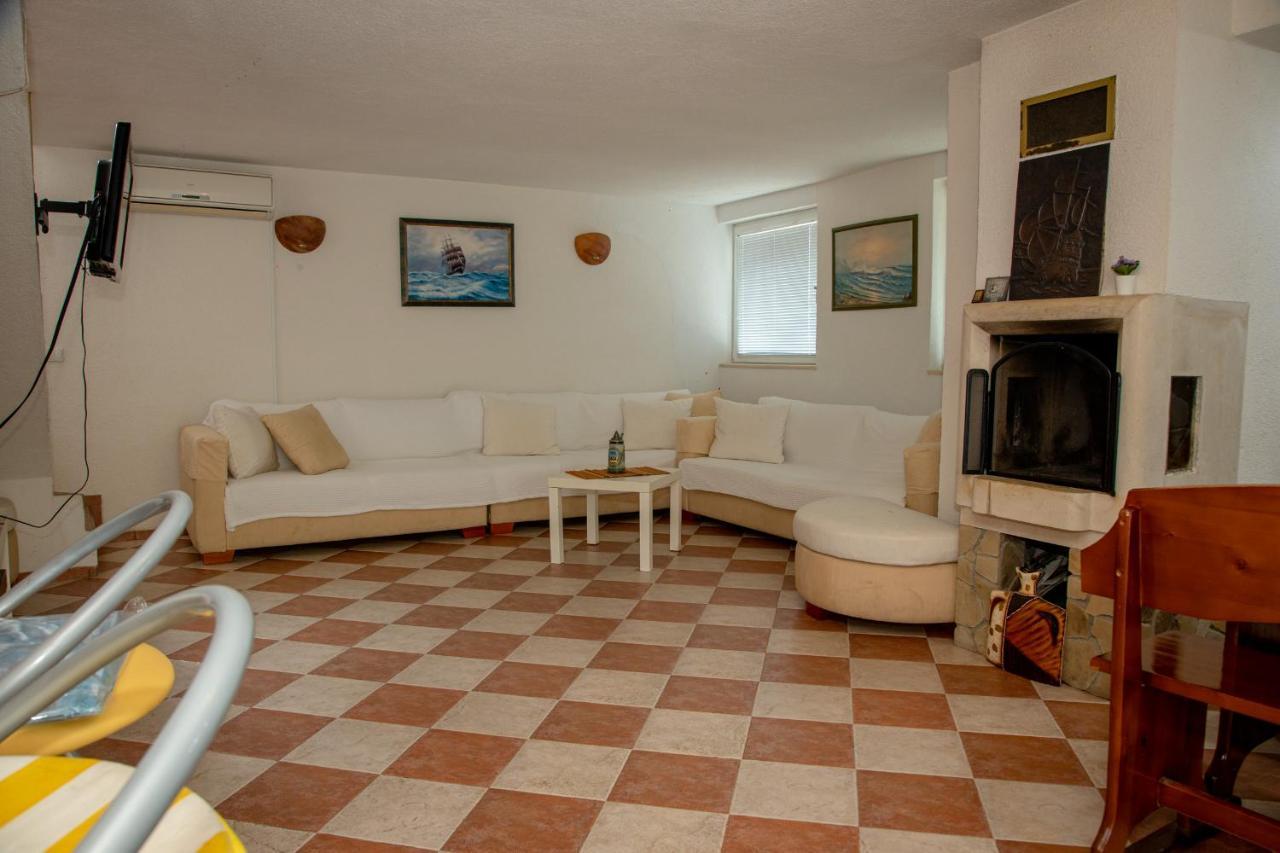 Villa Beni ~ 4-Bedroom Private House Lozenets Esterno foto
